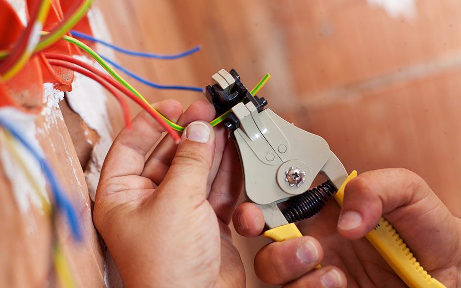 je recherche un électricien Paris 16